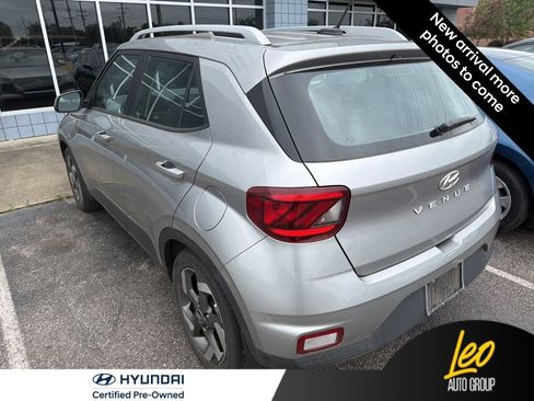 Used 2023 Hyundai Venue SEL FWD image 6