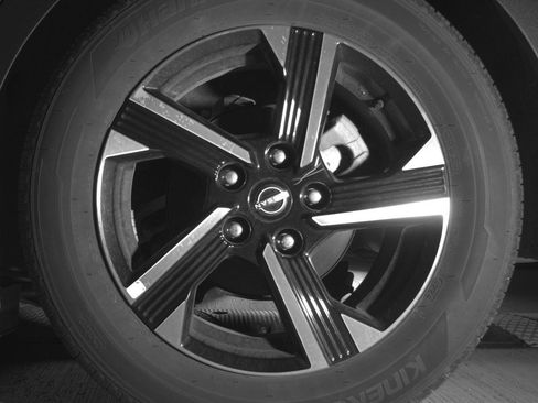 Used 2025 Nissan Sentra SV FWD image 14