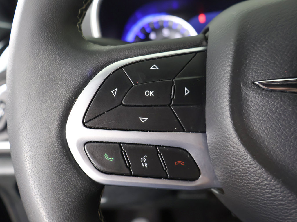 Used 2025 Chrysler Pacifica Select FWD image 43