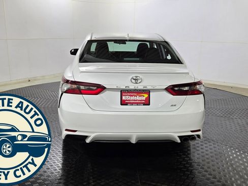 Used 2024 Toyota Camry SE image 6