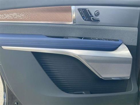 New 2026 Cadillac Vistiq Premium Luxury image 12