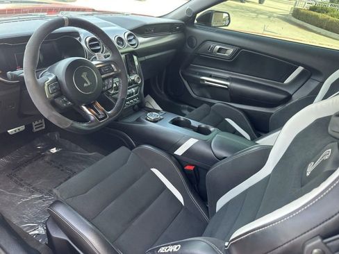 Used 2022 Ford Mustang Shelby GT500 w/ Technology Package RWD image 3
