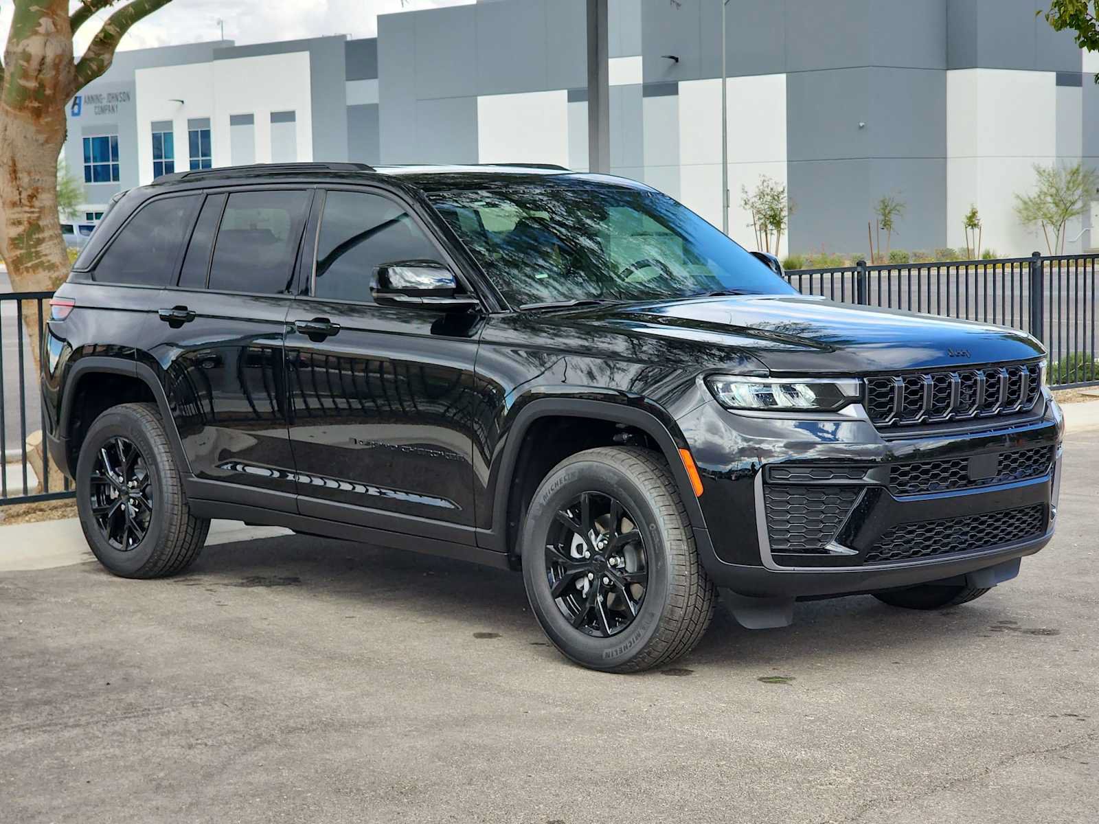 New 2026 Jeep Grand Cherokee Altitude AWD/4WD image 2