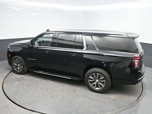 Used 2021 Chevrolet Suburban LT w/ Luxury Package image 34