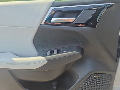 New 2025 Mitsubishi Outlander SE image 12