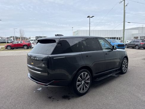 Used 2023 Land Rover Range Rover SE image 3