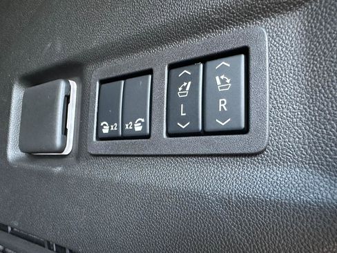 Used 2025 Chevrolet Tahoe Z71 w/ Comfort Package image 40