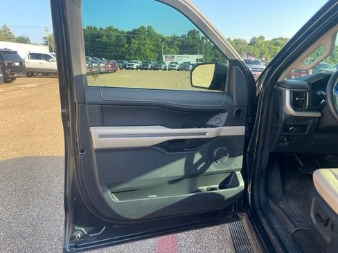 Used 2024 Ford Expedition XLT RWD image 13
