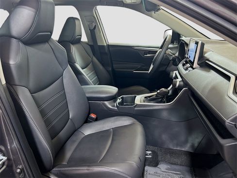 Used 2025 Toyota RAV4 XLE Premium image 25