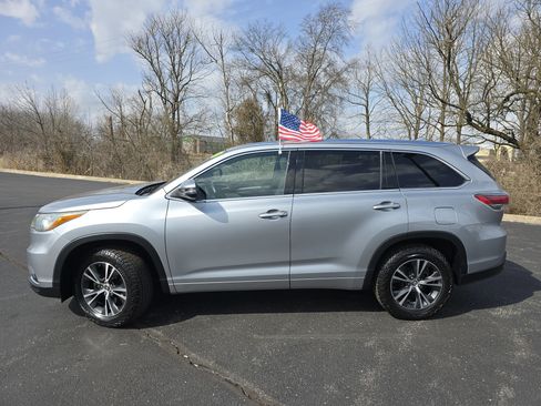 Used 2016 Toyota Highlander XLE image 18