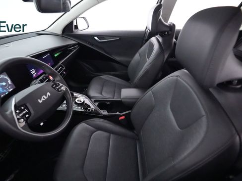 Used 2024 Kia Niro Wave w/ Wave Preserve Package image 4
