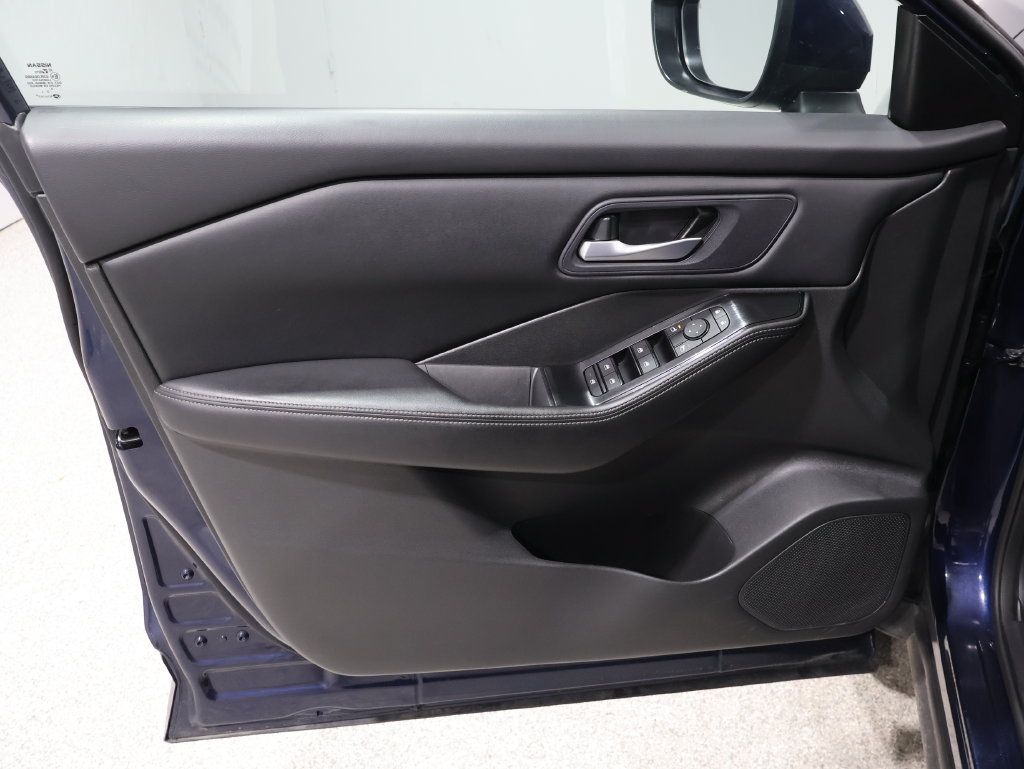 Used 2024 Nissan Rogue SV AWD/4WD image 13