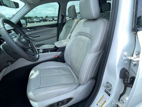 Used 2023 Jeep Grand Cherokee L Overland AWD/4WD image 10