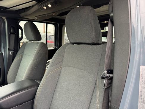 Used 2024 Jeep Wrangler Unlimited AWD/4WD image 9