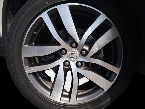 Used 2018 Honda Pilot Touring image 3
