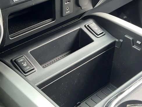 Used 2017 Nissan Titan SL image 24