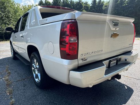 Used 2012 Chevrolet Avalanche LTZ image 5