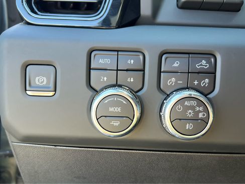 Used 2025 GMC Sierra 2500 AT4X AWD/4WD image 33
