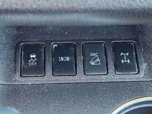 Used 2018 Toyota Highlander XLE w/ Carpet Mat Package (TMS) AWD/4WD image 16