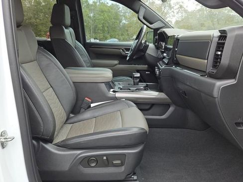 Used 2023 Chevrolet Silverado 1500 ZR2 image 15