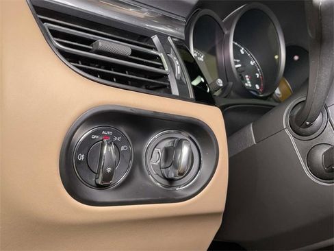 Used 2025 Porsche Macan image 41