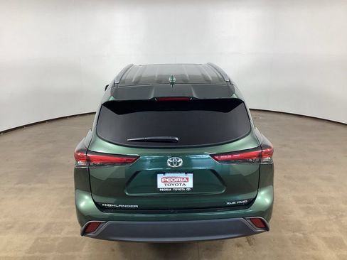 Used 2023 Toyota Highlander XLE AWD/4WD image 7
