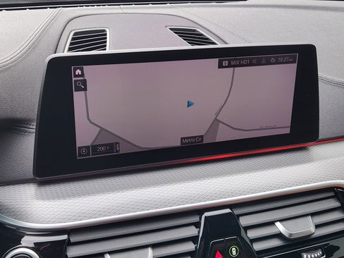 Used 2020 BMW 530e w/ M Sport Package image 17