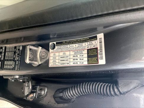 Used 2019 Land Rover Discovery Sport HSE AWD/4WD image 30