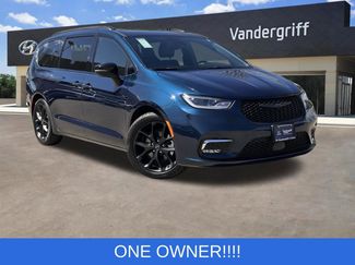 Used 2025 Chrysler Pacifica Limited video 1