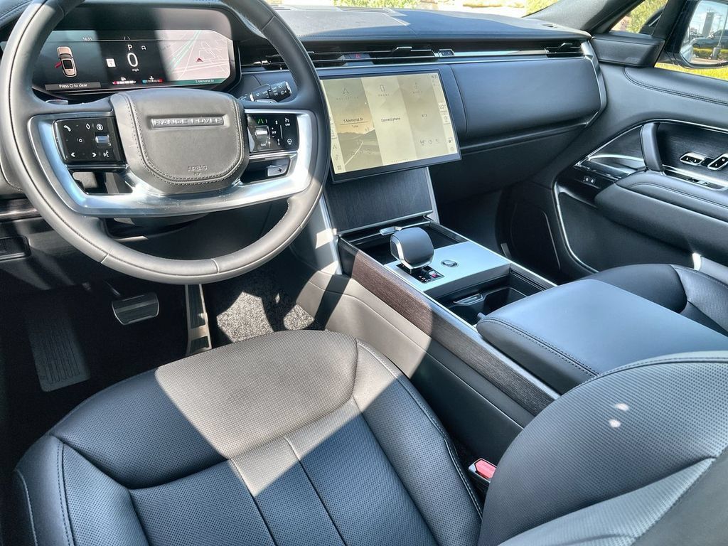 New 2026 Land Rover Range Rover Long Wheelbase SE AWD/4WD image 13
