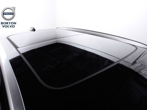 Certified 2025 Volvo XC40 B5 Core image 34