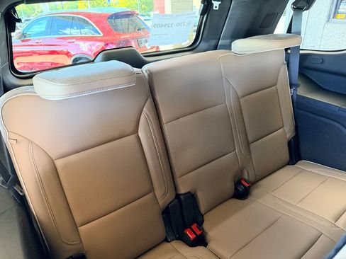 Used 2021 Chevrolet Tahoe Premier AWD/4WD image 24