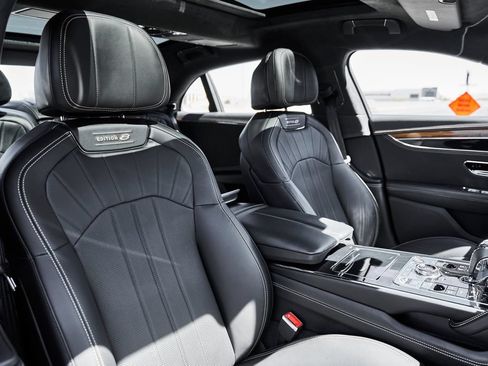 Used 2024 Bentley Flying Spur V8 AWD/4WD image 44