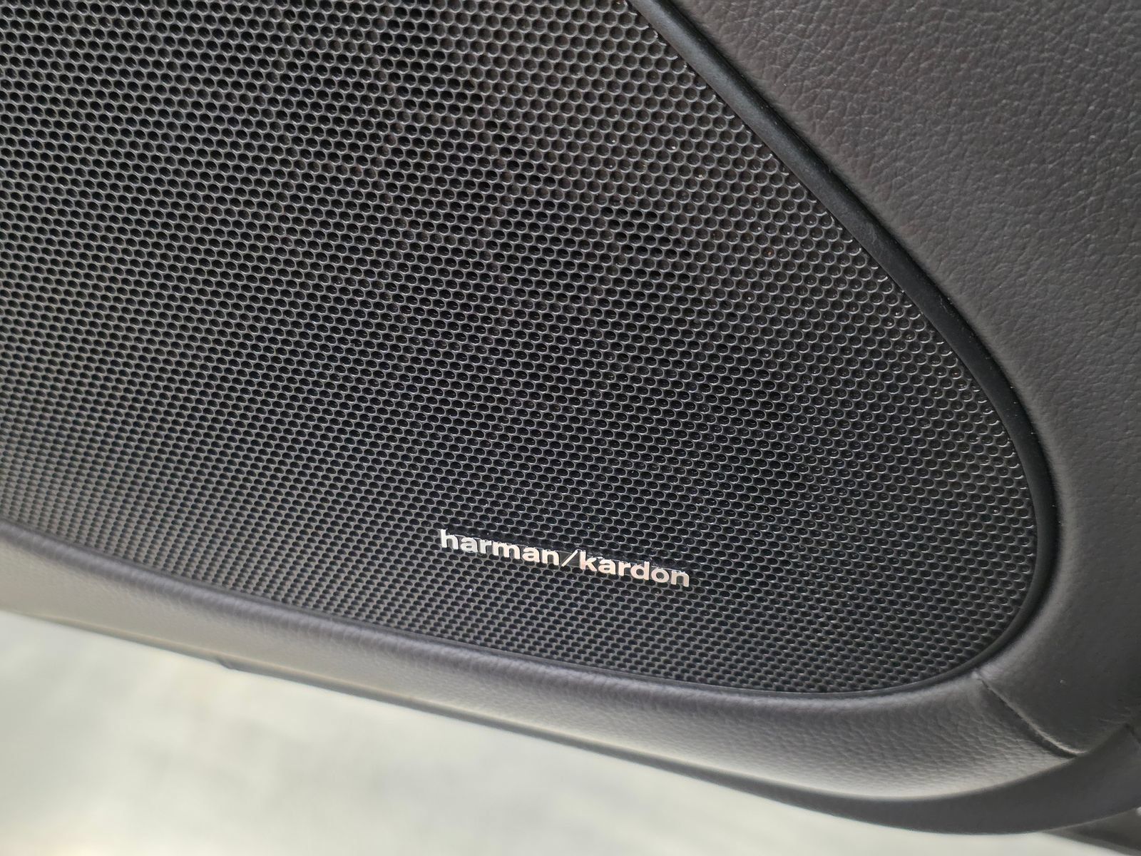 Used 2011 Mercedes-Benz SL 550 image 19
