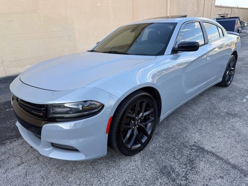 Used 2020 Dodge Charger SXT w/ Blacktop Package RWD image 3