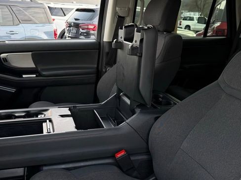 Used 2025 Ford Expedition Active image 32