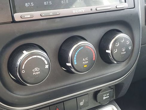 Used 2015 Jeep Compass High Altitude AWD/4WD image 25