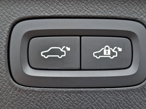 Certified 2023 Volvo XC90 B6 Plus w/ Protection Package Premier AWD/4WD image 32