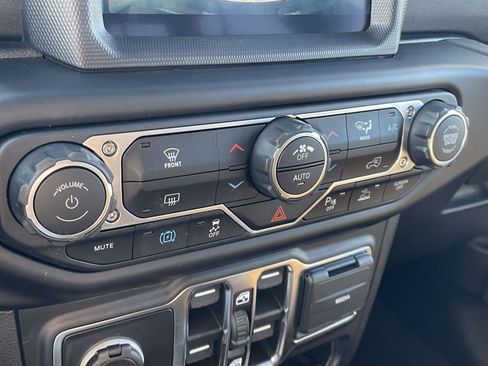 Used 2022 Jeep Wrangler Unlimited Sahara w/ Safety Group image 5