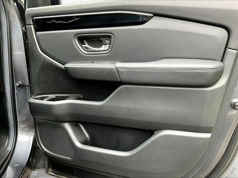 Used 2025 Honda Pilot Touring image 29