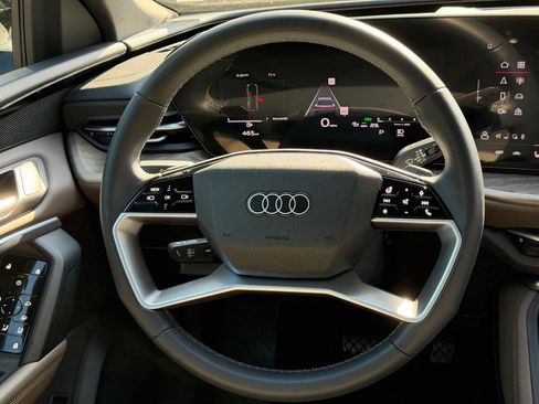 Used 2025 Audi Q5 Premium w/ Convenience Package AWD/4WD image 12