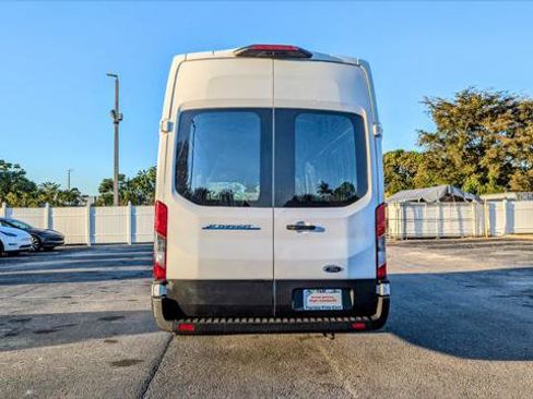 Used 2022 Ford E-Transit 148 High Roof Extended image 7