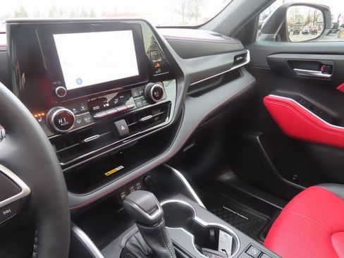 Used 2023 Toyota Highlander XSE image 36