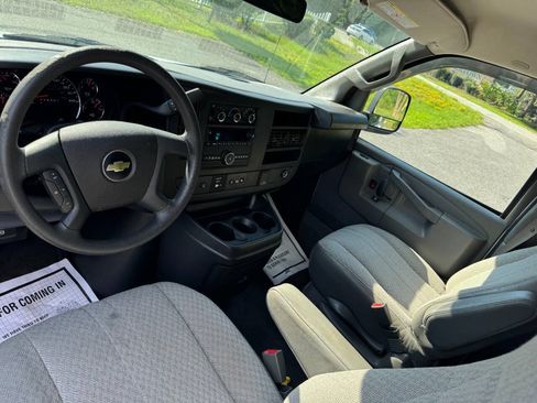 Used 2018 Chevrolet Express 3500 LT w/ LT Preferred Equipment Group RWD image 12