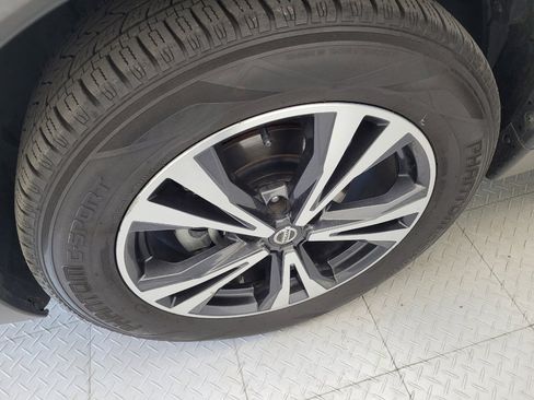 Used 2019 Nissan Rogue SV w/ Premium Package FWD image 31