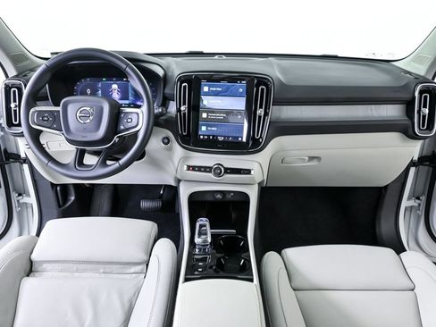 Certified 2025 Volvo XC40 B5 Plus image 20