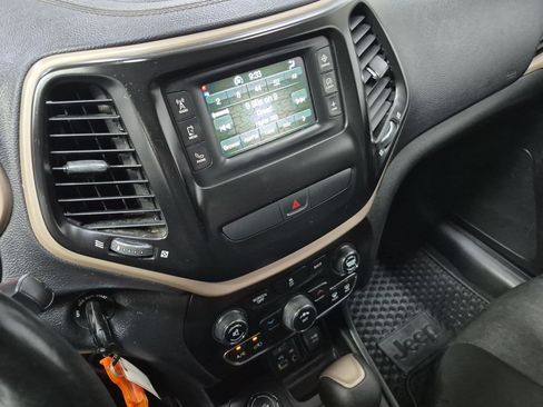 Used 2017 Jeep Cherokee Sport AWD/4WD image 23