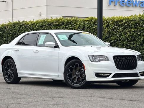 Used 2021 Chrysler 300 Touring L AWD/4WD image 2