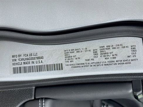 New 2025 Jeep Grand Cherokee Altitude image 33