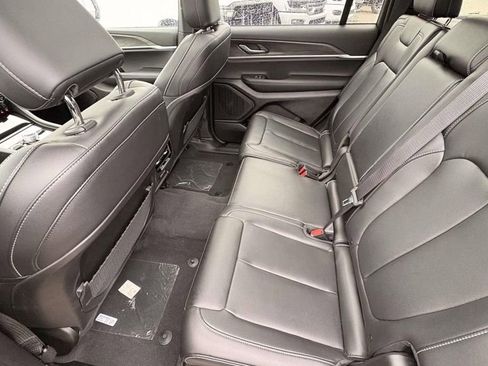 New 2025 Jeep Grand Cherokee L Limited w/ Black Appearance Package AWD/4WD image 19